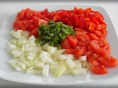 Rezept: Wiener Würstchen Gulasch mit raffiniertem Nori-Reis Bild Nr. 7 Wiener Würstchen Gulasch mit raffiniertem Nori-Reis - Rezept - Bild Nr. 7