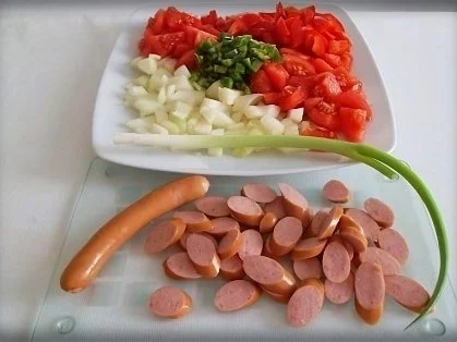 Rezept: Wiener Würstchen Gulasch mit raffiniertem Nori-Reis Bild Nr. 8 Wiener Würstchen Gulasch mit raffiniertem Nori-Reis - Rezept - Bild Nr. 8