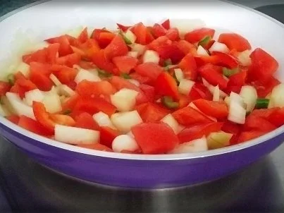 Rezept: Wiener Würstchen Gulasch mit raffiniertem Nori-Reis Bild Nr. 11 Wiener Würstchen Gulasch mit raffiniertem Nori-Reis - Rezept - Bild Nr. 11