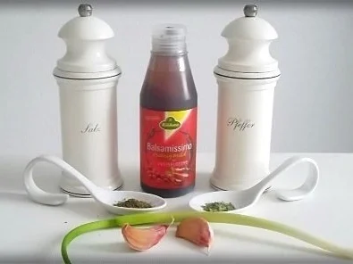 Rezept: Wiener Würstchen Gulasch mit raffiniertem Nori-Reis Bild Nr. 15 Wiener Würstchen Gulasch mit raffiniertem Nori-Reis - Rezept - Bild Nr. 15