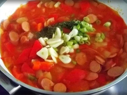 Rezept: Wiener Würstchen Gulasch mit raffiniertem Nori-Reis Bild Nr. 16 Wiener Würstchen Gulasch mit raffiniertem Nori-Reis - Rezept - Bild Nr. 16