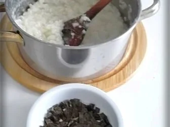 Rezept: Wiener Würstchen Gulasch mit raffiniertem Nori-Reis Bild Nr. 19 Wiener Würstchen Gulasch mit raffiniertem Nori-Reis - Rezept - Bild Nr. 19