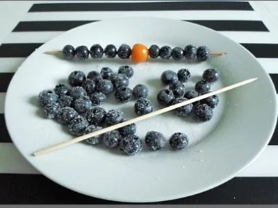 Pfannkuchen mit Heidelbeeren - Physalis -Spieße - Rezept - Bild Nr. 9