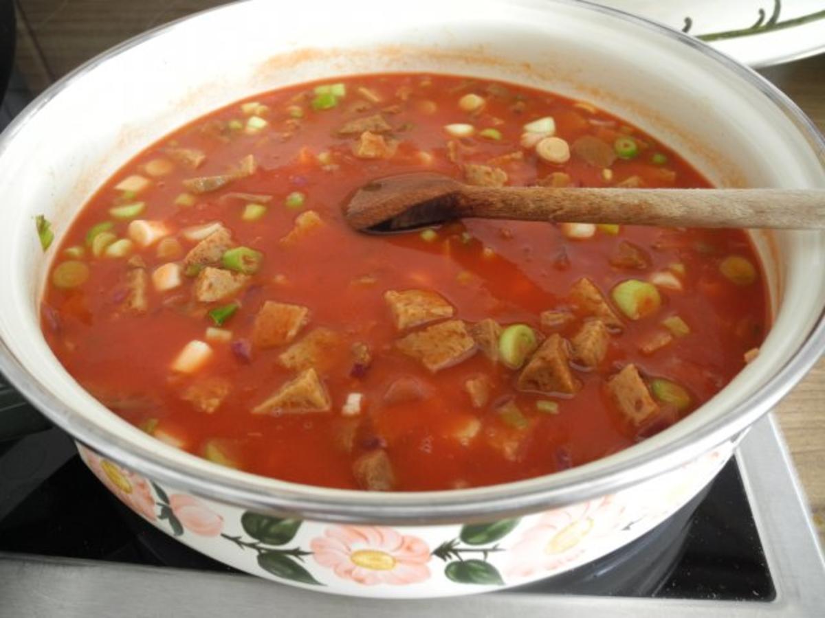 Seitan in Zwiebeln gebraten mit Tomatensoße an Dinkel-Penne - Rezept - Bild Nr. 5