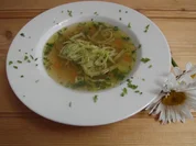 Kraftbrühe mit Bärlauchflädle - Rezept
