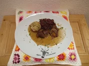 "Schumpen"- Roulade mit Brezenknödel und Blaukraut - Rezept