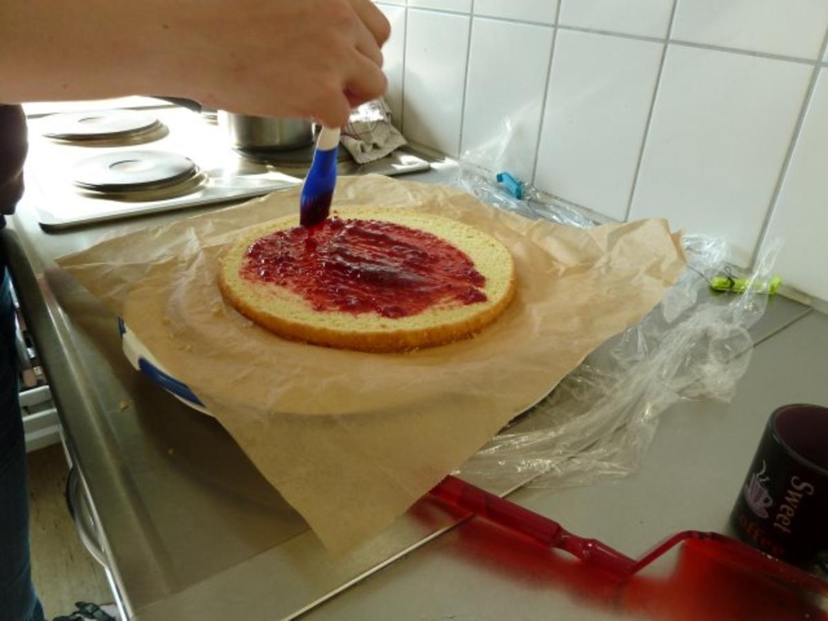 Himbeer-Schicht-Torte mit Schokoraspeln - Rezept - Bild Nr. 4