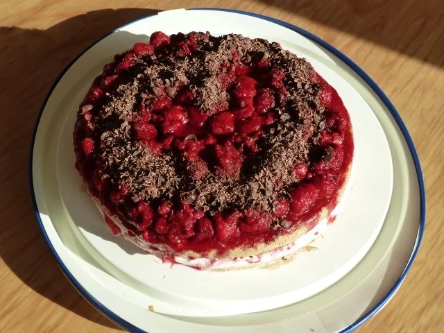Himbeer-Schicht-Torte mit Schokoraspeln - Rezept - Bild Nr. 8