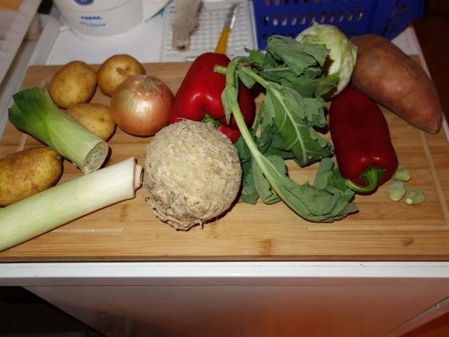 Wieder Gemüsesuppe; Hälfte püriert für Brühe; - Rezept