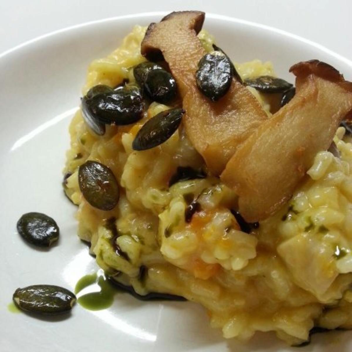 Bilder für Butternut-Risotto mit Kräuterseitlingen, Kürbiskernöl und gerösteten Kürbiskernen - Rezept