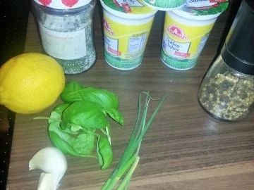 Rezept: Selbstgemachte Knoblauch Kräuterbutter Bild Nr. 2 Selbstgemachte Knoblauch Kräuterbutter - Rezept - Bild Nr. 2