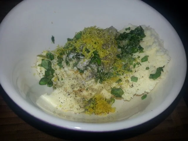 Rezept: Selbstgemachte Knoblauch Kräuterbutter Bild Nr. 6 Selbstgemachte Knoblauch Kräuterbutter - Rezept - Bild Nr. 6