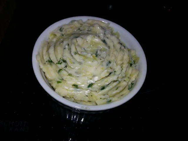 Rezept: Selbstgemachte Knoblauch Kräuterbutter Bild Nr. 7 Selbstgemachte Knoblauch Kräuterbutter - Rezept - Bild Nr. 7
