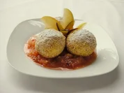Zwetschgenknödel mit Apfel-Zwetschgen-Sauce - Rezept
