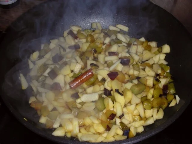 Zwetschgenknödel mit Apfel-Zwetschgen-Sauce - Rezept - Bild Nr. 6
