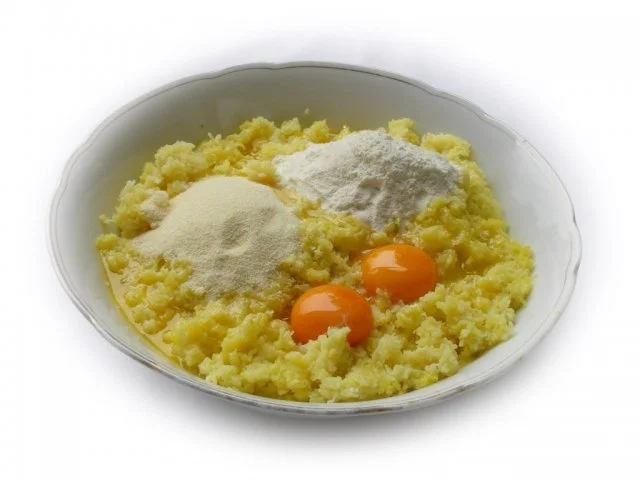 Zwetschgenknödel mit Apfel-Zwetschgen-Sauce - Rezept - Bild Nr. 8