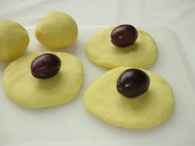 Zwetschgenknödel mit Apfel-Zwetschgen-Sauce - Rezept - Bild Nr. 13