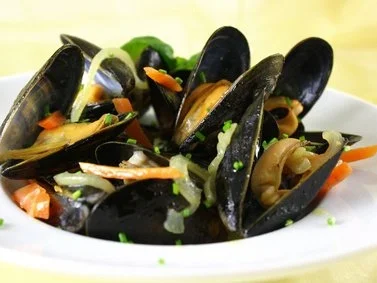 Muscheln in Weißwein - Rezept