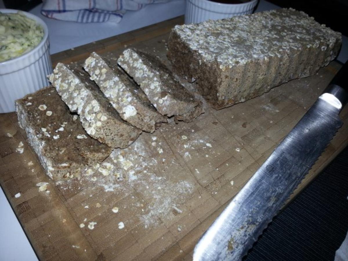 Haferbrot wenn man Sonntags feststellt das kein Brot mehr im Haus ist
und der Bäcker schon zu hat - Rezept Durch Kumiko