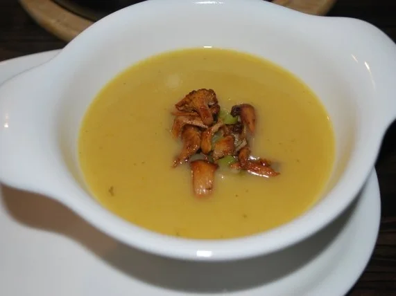 Rezept: Cremige Kartoffelsuppe mit Pfifferlingen Cremige Kartoffelsuppe mit Pfifferlingen - Rezept