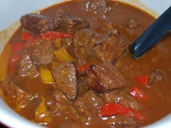 Gulasch mit Paprika - Rezept