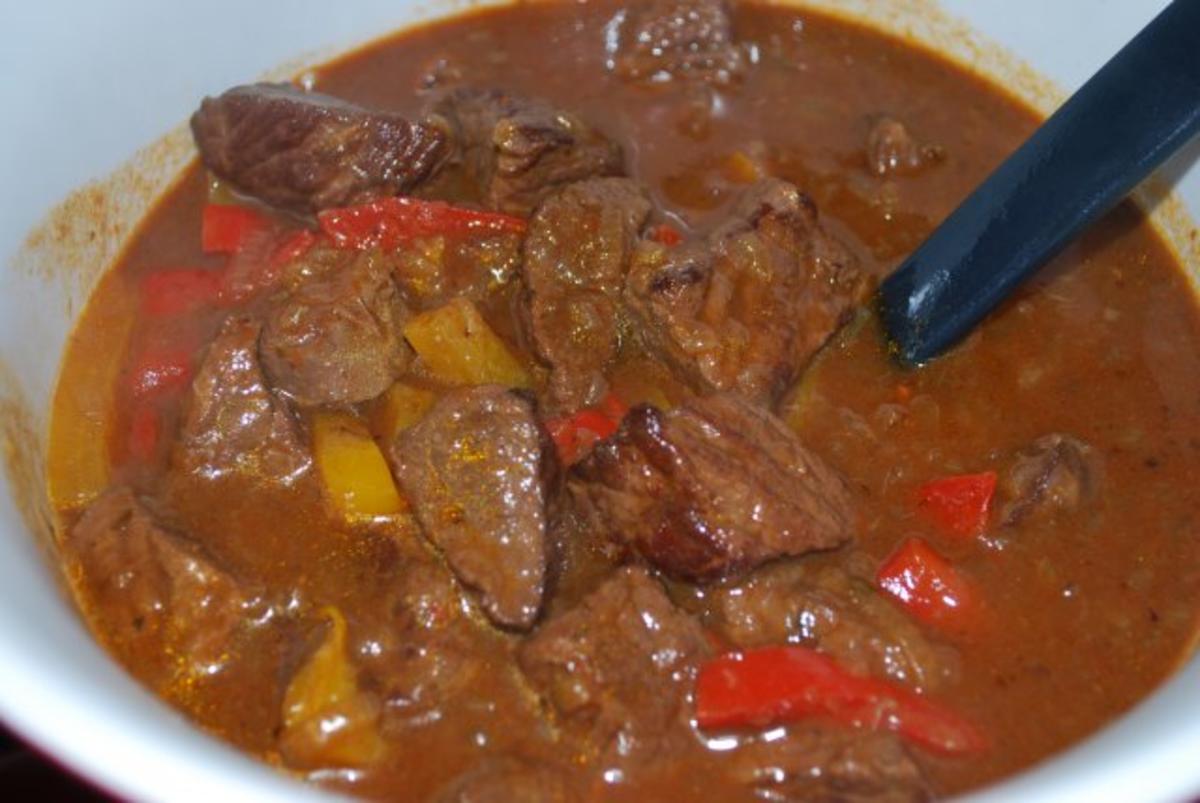 Bilder für Gulasch mit Paprika Rezept