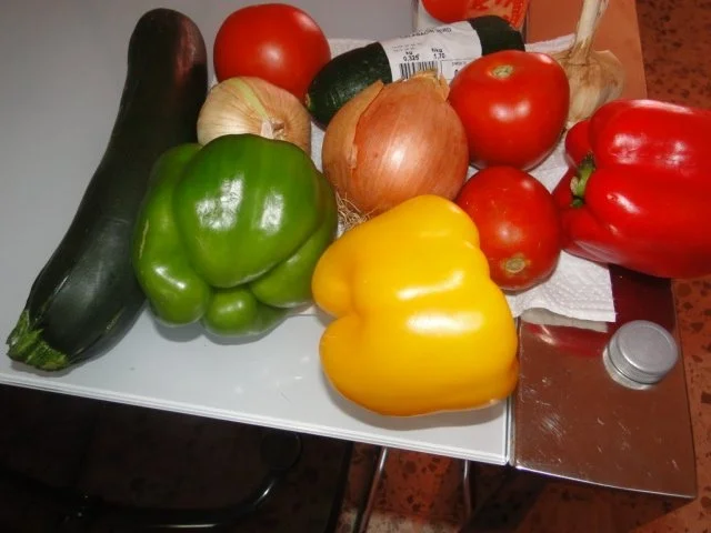 Ratatouille mit Chirozo und kleinen Bratwürstchen ohne Haut - Rezept - Bild Nr. 3