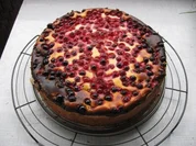Quark - Kuchen mit Johannisbeeren und Himbeeren - Rezept