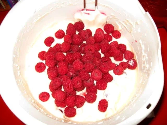 Quark - Kuchen mit Johannisbeeren und Himbeeren - Rezept - Bild Nr. 11