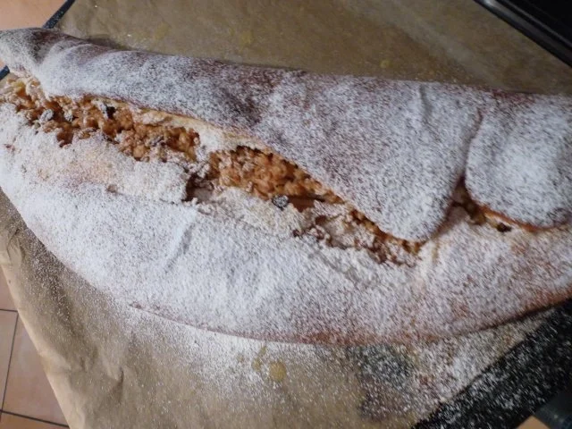 Rezept: Apfelstrudel mit extra viel Äpfeln Bild Nr. 2 Apfelstrudel mit extra viel Äpfeln - Rezept - Bild Nr. 2