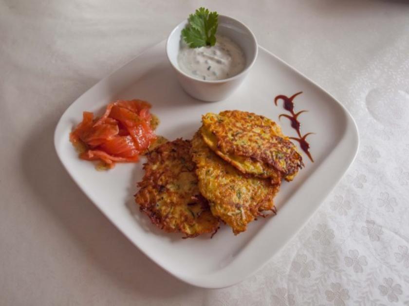 Gemüsepuffer mit Räucherlachs und Kräuterdip - einfach - von Lady-Foxy