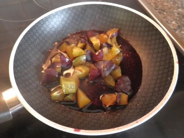 Rotwein - Zwetschgen mit Honig - Milch - Schaum ... - Rezept - Bild Nr. 2