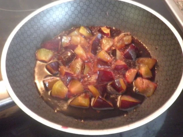 Rotwein - Zwetschgen mit Honig - Milch - Schaum ... - Rezept - Bild Nr. 3