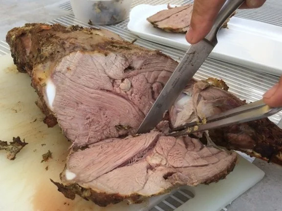 Lammkeule in Senfkruste (in Niedrigtemperatur) - Rezept