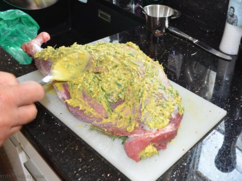 Lammkeule in Senfkruste in Niedrigtemperatur - einfach - 214 kcal/100g