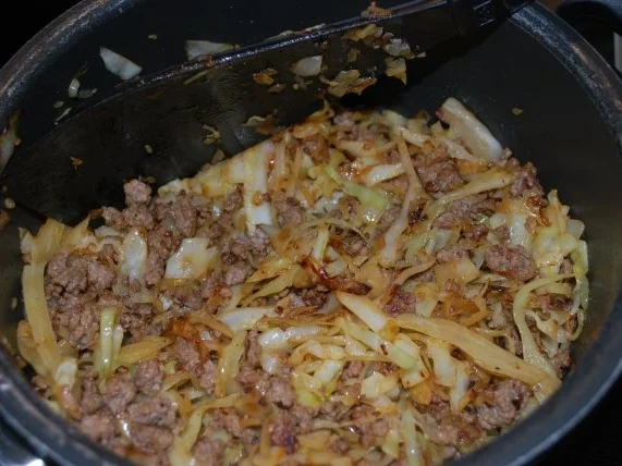 Weißkohl-Hack-Auflauf mit Feta-Haube - Rezept - Bild Nr. 4