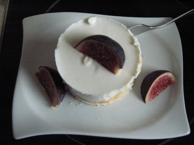 Rezept: Quarktörtchen mit Birnenstückchen und Feige Quarktörtchen mit Birnenstückchen und Feige - Rezept