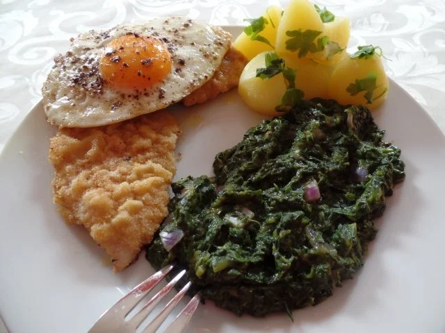 Schnitzel  Holsteiner-Art mit Rahmspinat - Rezept
