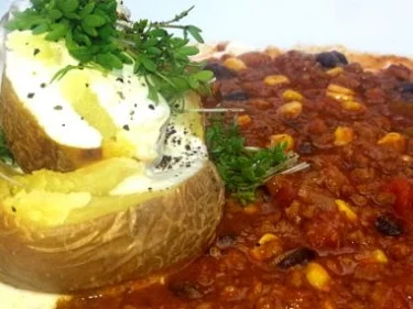 Rezept: Ofenkartoffel mit Chili Ofenkartoffel mit Chili - Rezept
