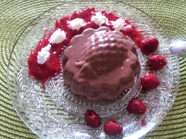 Rezept: Dunkle Schoko-Creme mit Himbeermark Dunkle Schoko-Creme mit Himbeermark - Rezept