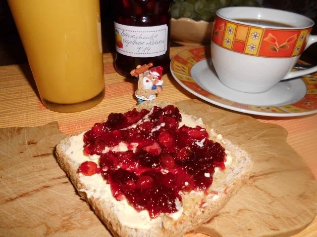 Österreichische Vogelbeermarmelade mit Rotwein>> - Rezept