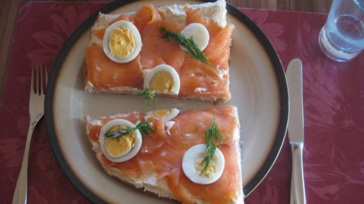 Bilder für LACHS AUF FLADENBROT UND MEERRETTICH-FRISCHKÄSE - Rezept