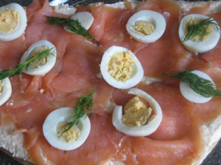 LACHS AUF FLADENBROT UND MEERRETTICH-FRISCHKÄSE - Rezept - kochbar.de