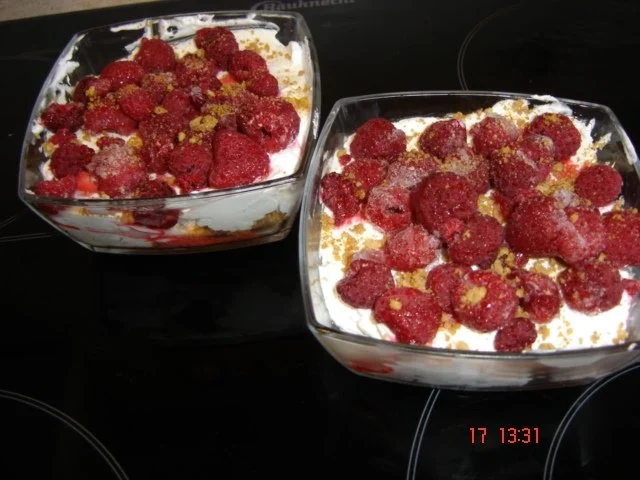 Himbeeren mit Sahne-Mascarpone - Rezept