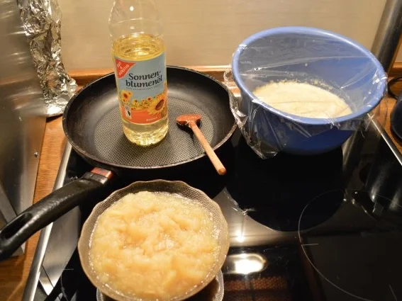 Rezept: Kartoffelpuffer / "Reibekuchen" mit Apfelmus Bild Nr. 10 Kartoffelpuffer / "Reibekuchen" mit Apfelmus - Rezept - Bild Nr. 10