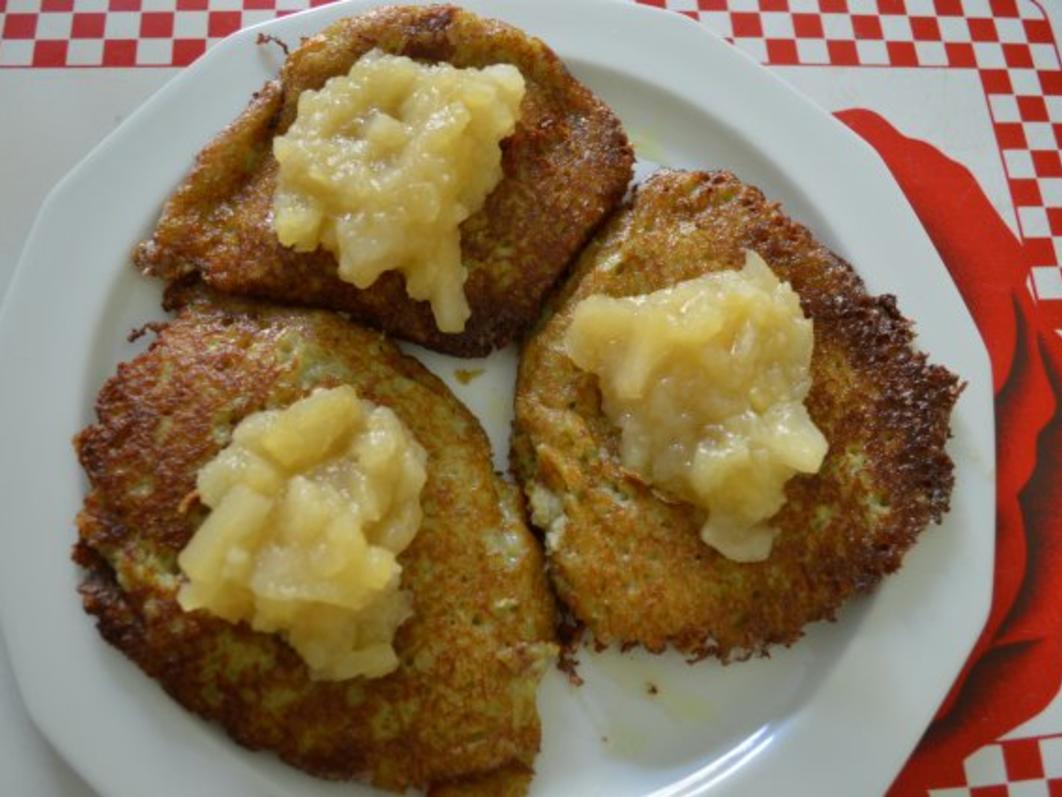 Kartoffelpuffer / &amp;quot;Reibekuchen&amp;quot; mit Apfelmus - Rezept - kochbar.de