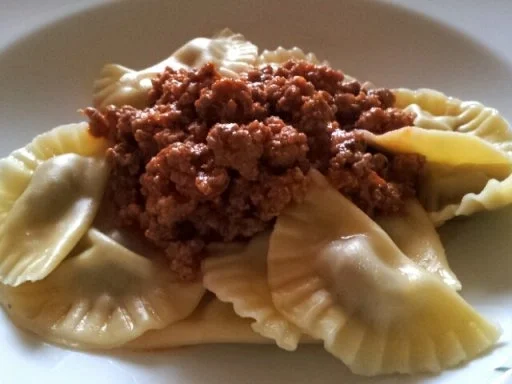 Gefüllte Pasta mit Tomaten-Hack-Sauce - Rezept