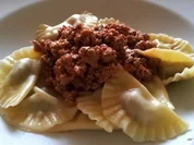 Rezept: Gefรผllte Pasta mit Tomaten-Hack-Sauce Gefรผllte Pasta mit Tomaten-Hack-Sauce - Rezept