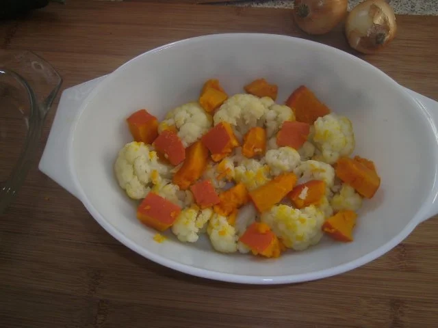 Rezept: Blumenkohl-Kürbis-Tomaten-Käse-Fleischkäse-Quintett Bild Nr. 3 Blumenkohl-Kürbis-Tomaten-Käse-Fleischkäse-Quintett - Rezept - Bild Nr. 3