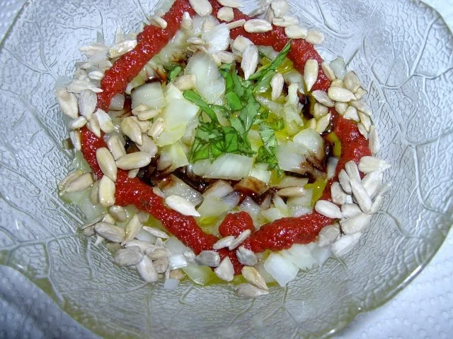 Rezept: Musik spezial / Zwiebelsalat Musik spezial / Zwiebelsalat - Rezept